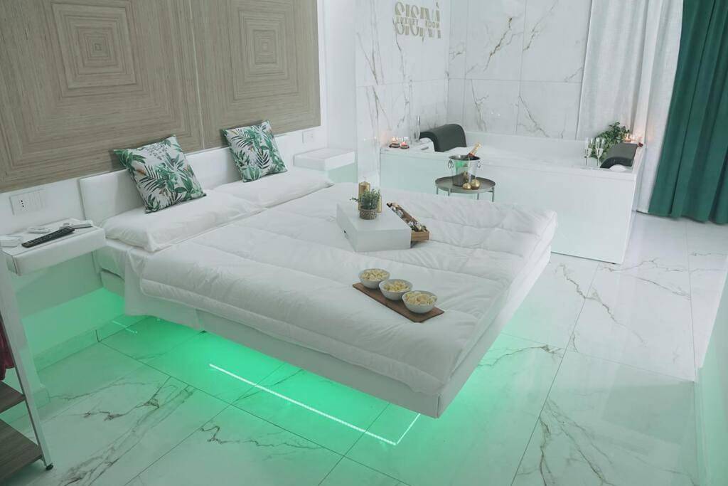 Sisina Luxury Room Jacuzzi & Piscina in Portici, Parco nazionale del Vesuvio
