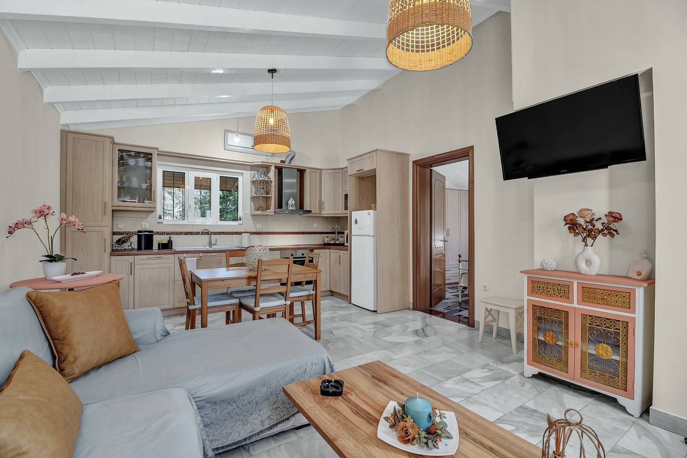 Holiday Home 'Stella's House' with Private Terrace, Wi-Fi and Air Conditioning in Lefkada By, Hellas