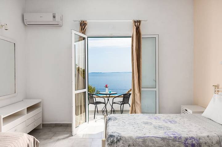 Four-Bedroom Villa Eleni with Private Pool & Stunning Seaview in Mparmpati, Corfou