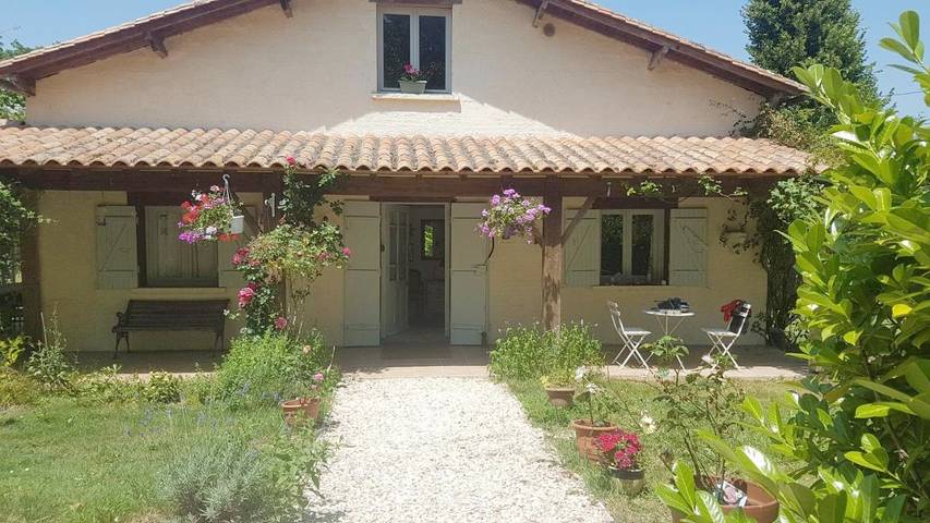 Location de vacances pour 12 personnes, avec vue et jardin à Bouteilles-Saint-Sébastien