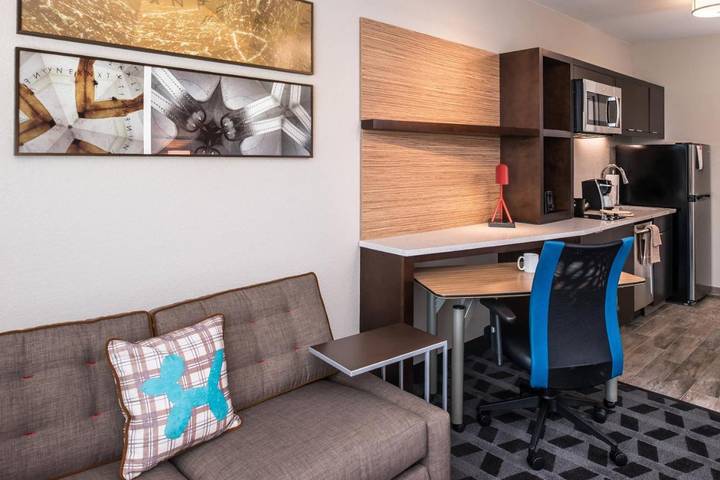 Hôtel pour 3 personnes, avec jacuzzi ainsi que piscine et jardin, animaux acceptés à Loma Linda - 2