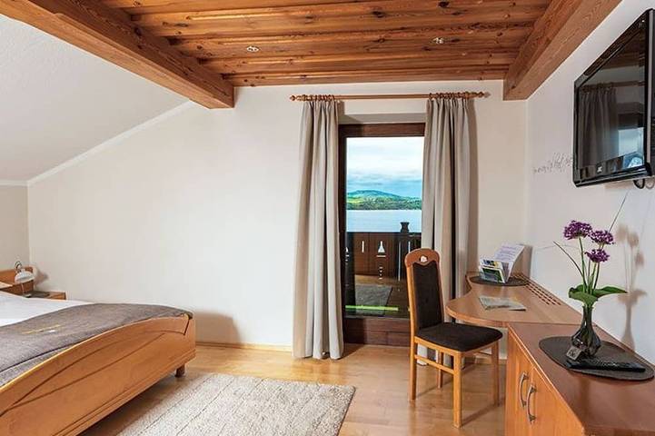 Ferienwohnung für 4 Personen, mit Balkon und Garten in Weyregg am Attersee - 2