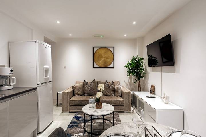 Ganze Wohnung, Stilvolles Apartment mit 2 Betten im Zentrum von Rochester für 4 Personen, Netflix-Arbeitsbereich in Rochester, Kent Downs