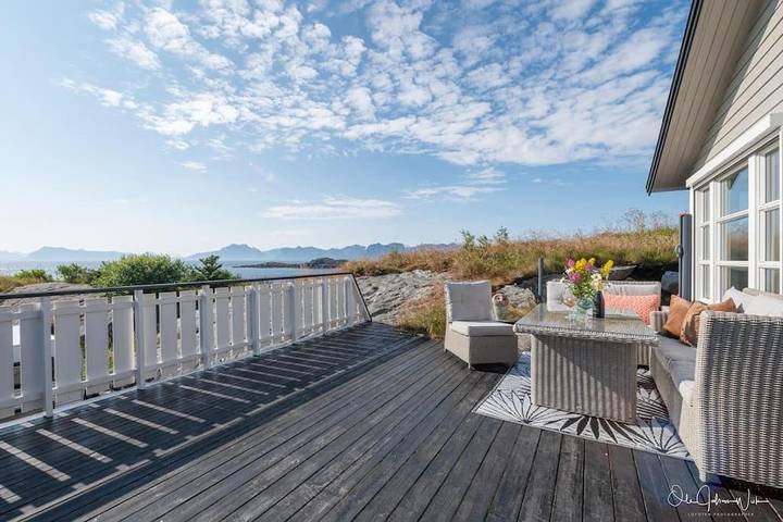 Location de vacances pour 8 personnes, avec jardin et vue, adapté aux familles dans Henningsvær - 2