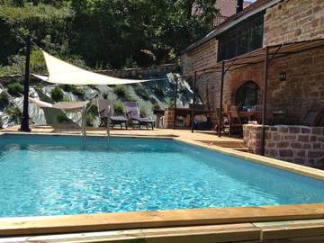 Cottage pour 9 personnes, avec terrasse et piscine à Noailhac