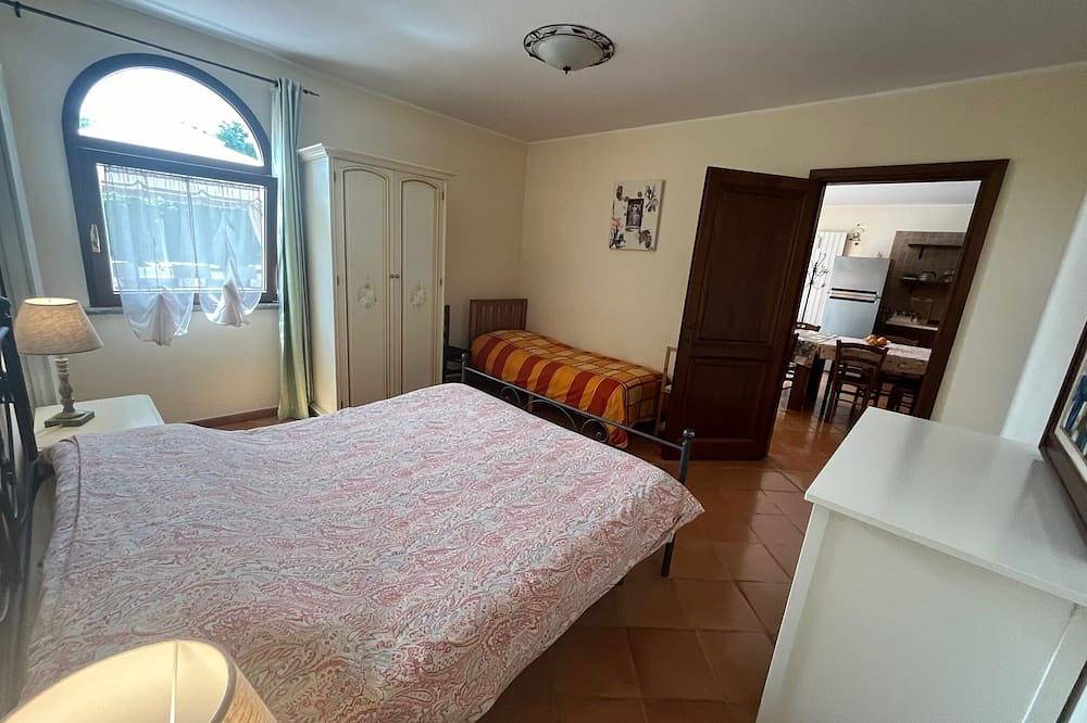 Acogedora Villa De 4 Dormitorios (3 + 1 Suite) 200 m2, Piscina Privada / 1.5 Millas A Bracciano in Manziana, Lago de Bracciano