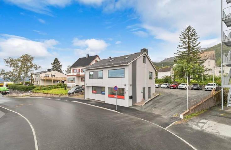Gîte pour 8 personnes, avec Balcon et Terrasse ainsi que Jardin et Vue dans Narvik