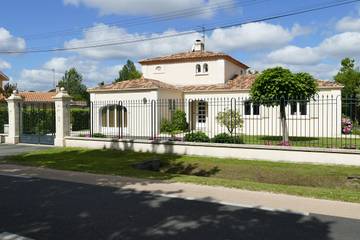 Chambre d’hôte pour 2 personnes, avec jardin et piscine à Saint-Aubin-de-Médoc