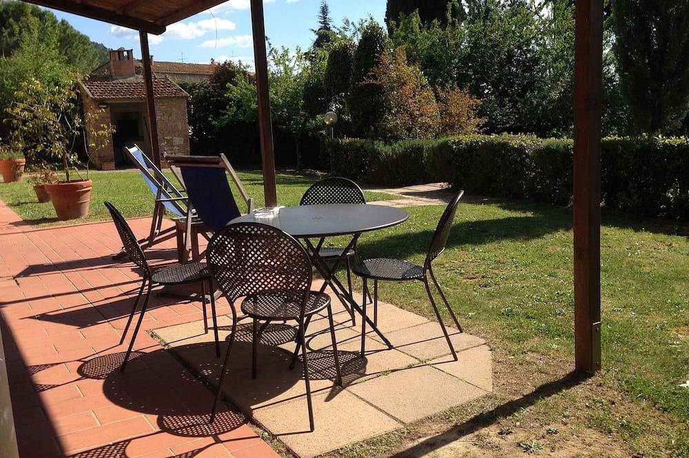 Ganze Wohnung, Charmantes Ferienhaus mit 2 Schlafzimmern und 1 Badezimmer in Iano, Florenz Provinz