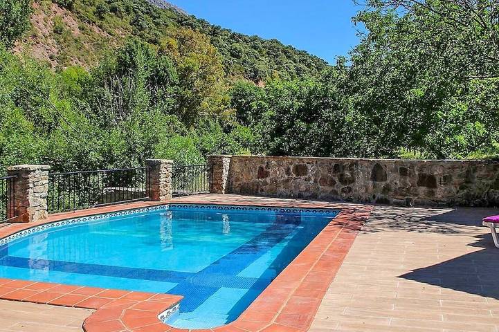 Chalet para 6 personas, con jardín además de jacuzzi y sauna - 1