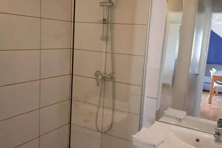 Location de vacances pour 6 personnes, avec terrasse à Prailles - 4