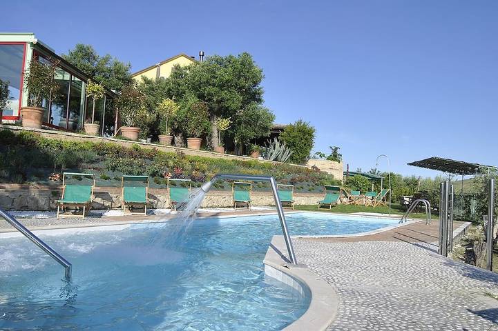 Ferienhaus für 14 Personen, mit Whirlpool und Terrasse sowie Garten und Sauna in Acquaviva Picena