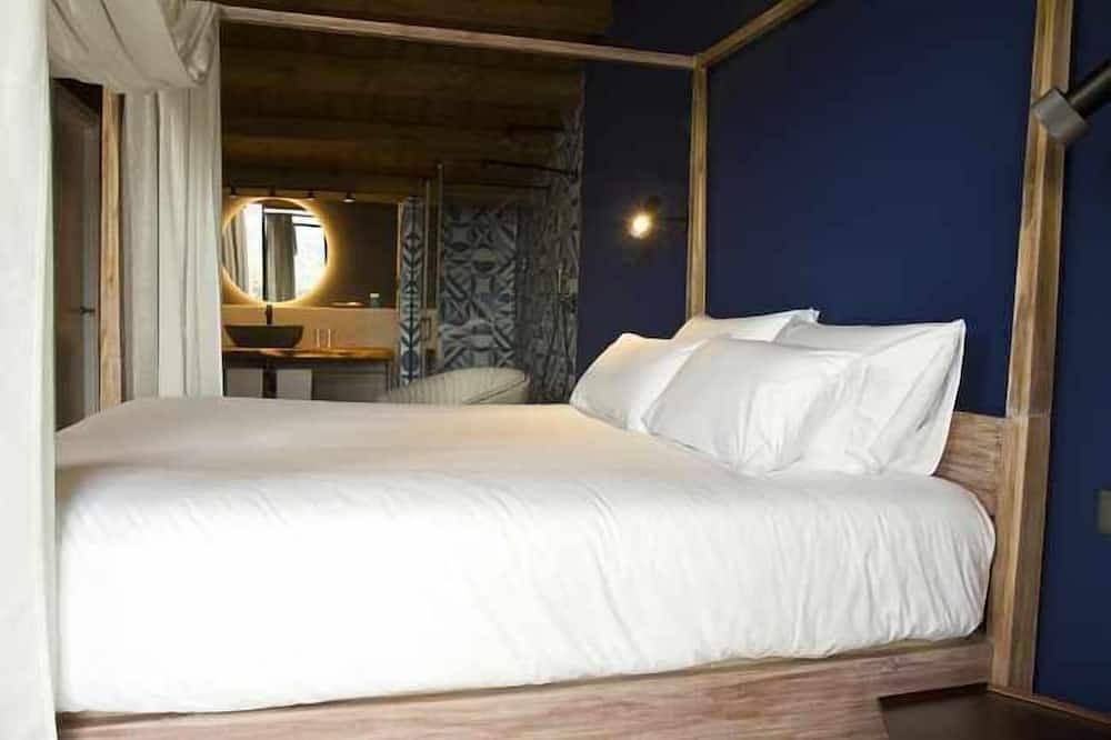 Entire apartment, Mocho-rural-home Ulldemo Suite in Beceite, Massis dels Ports