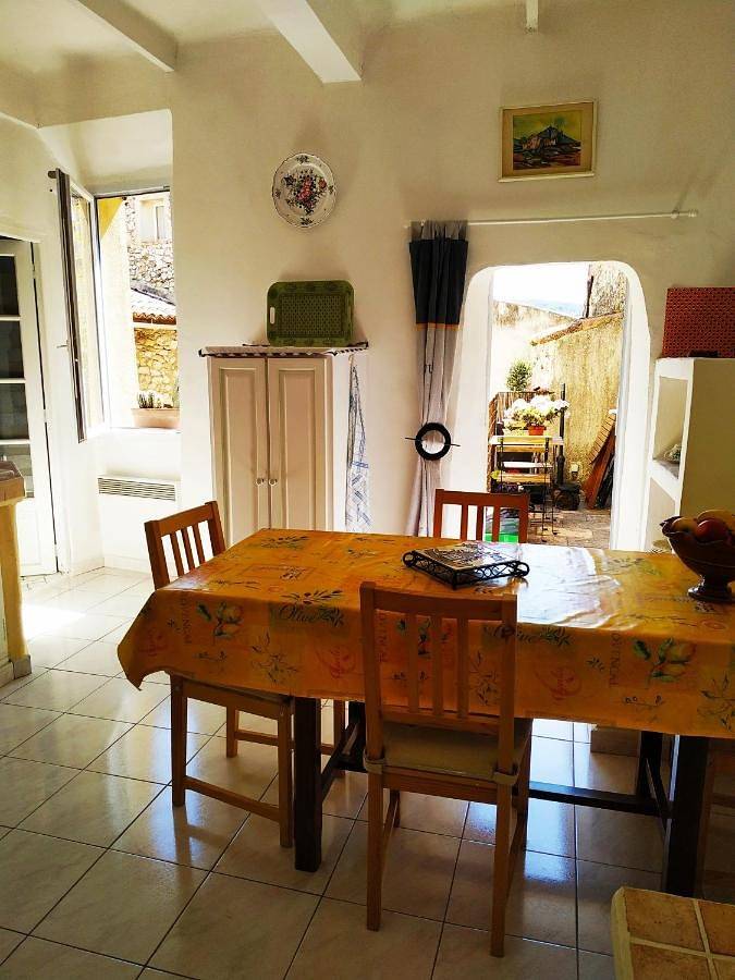 Gîte pour 4 personnes, avec terrasse, animaux acceptés à Quinson - 3