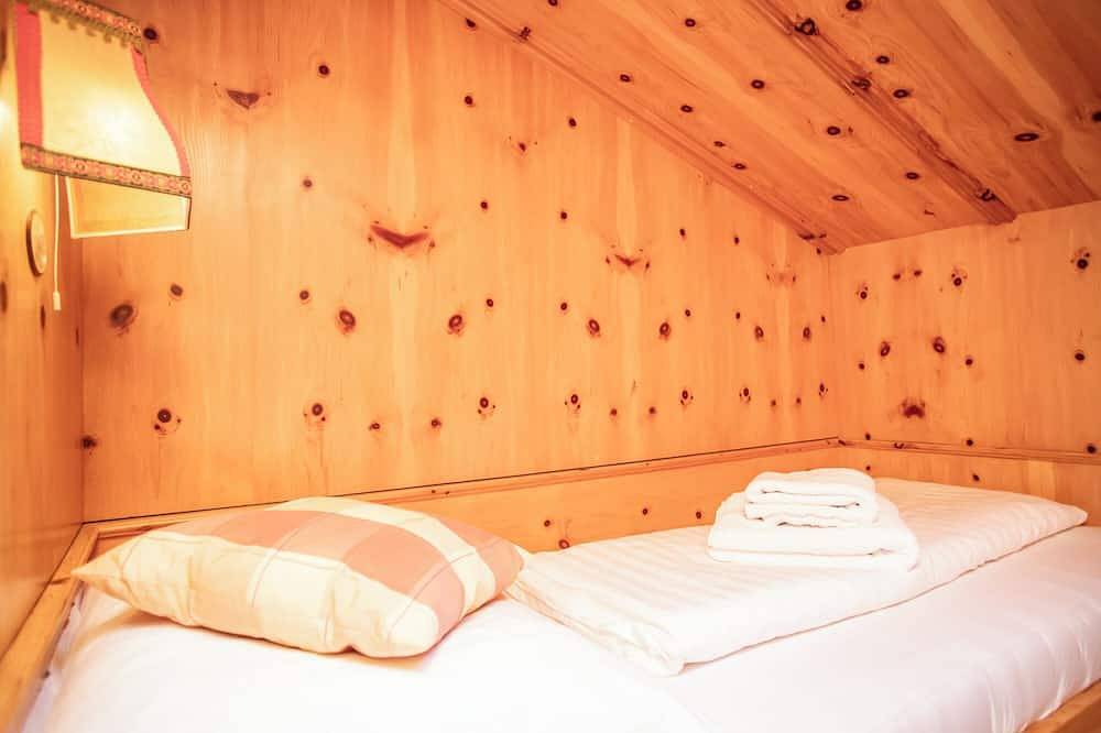 Ganze Wohnung, Hüttenzauber - Alm-Schlaf-Feeling - by Loewenherz in Mittenwald, Bayerische Alpen