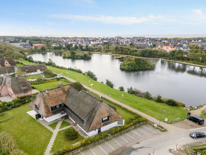 Ganze Ferienwohnung, Am Dorfteich - 2-Zimmer App. mit einzigartigem Seeblick, Stellplatz, Wlan, Haustiere erlaubt. in Nordfriesische Inseln (Schleswig-Holstein) (Schleswig-Holstein), Wenningstedt
