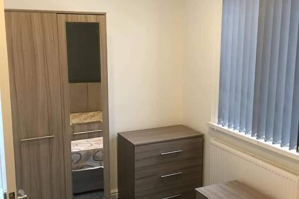 Whole-Casa-Baño Privado in Stoke-on-Trent, Midlands