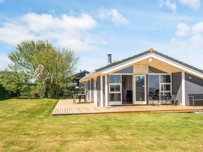 Ferienhaus für 5 Personen, mit Terrasse und Garten in Hejlsminde