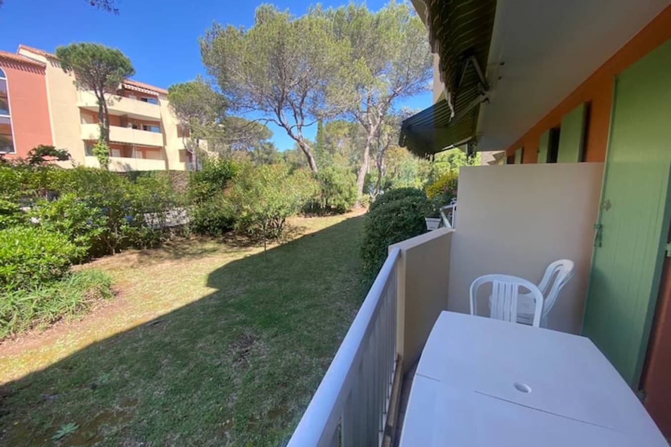 Gehele studio, Air-conditioned studio with balcony in St-Raphaël in Boulouris, Saint-Raphaël