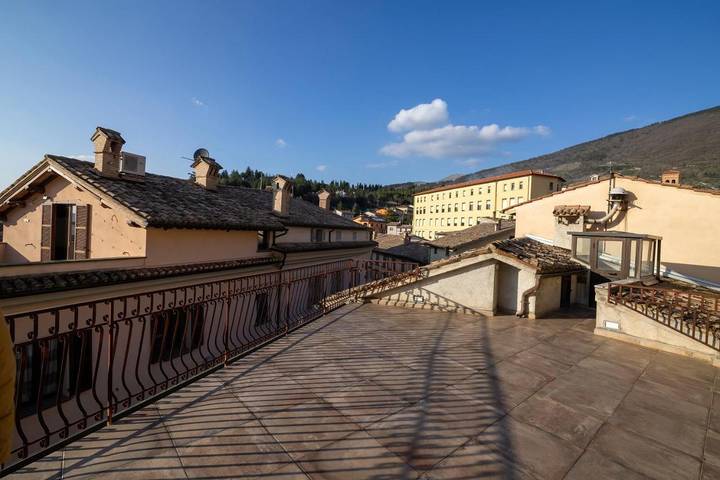 Gîte pour 11 personnes, avec terrasse et vue à Gualdo Tadino - 3