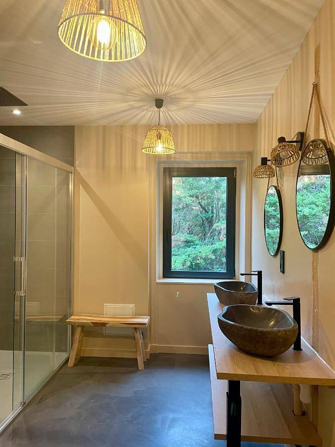 Location de vacances pour 7 personnes, avec vue ainsi que piscine et jardin à Grane - 2