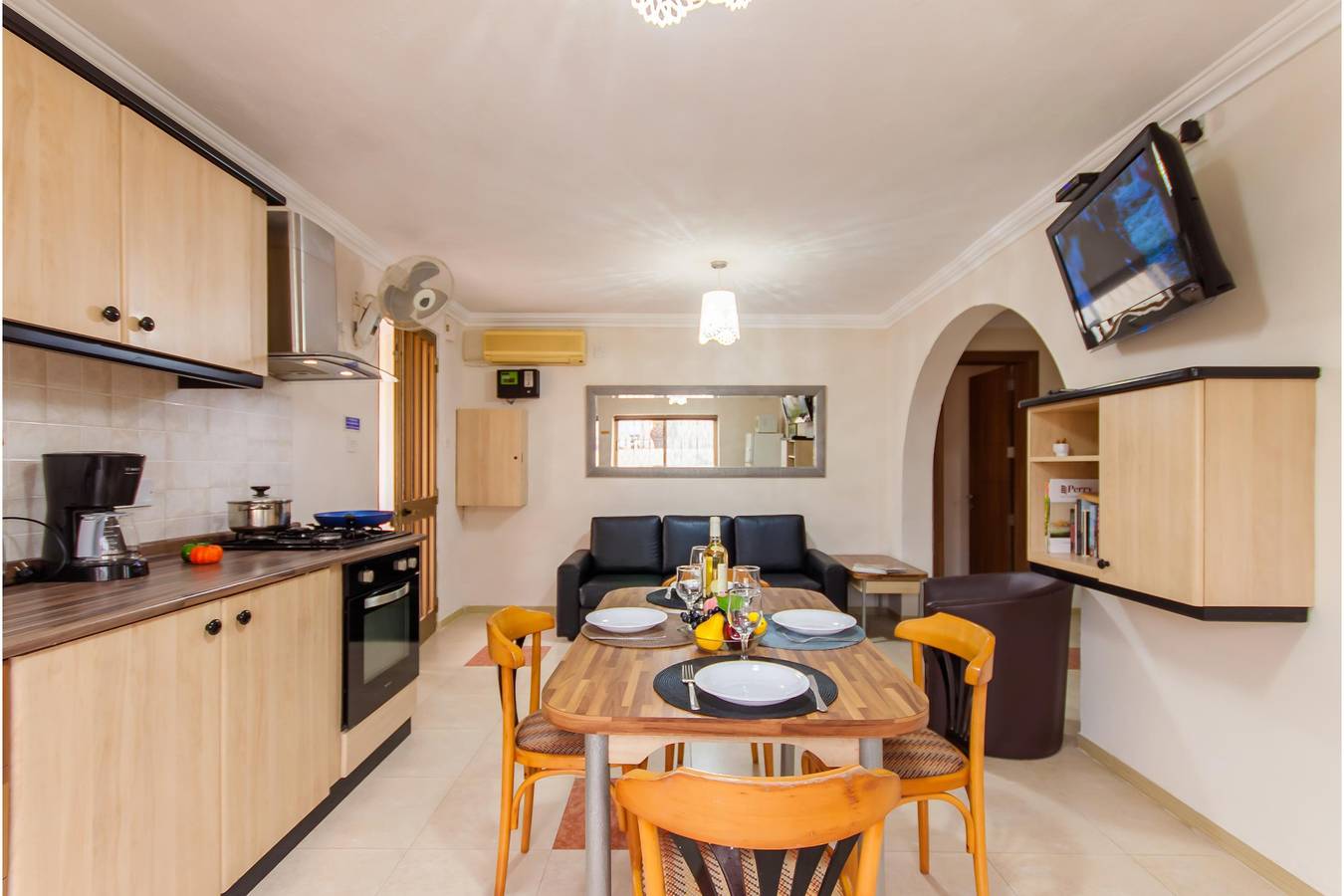 Entire apartment, Villa & Pool 2 Mellieħa Bay Retreat in il-Mellieha, Mellieha