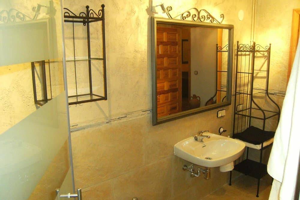Country House 'Cuatro Torres' with Private Terrace and Wi-Fi in Teruel, Teruel Region