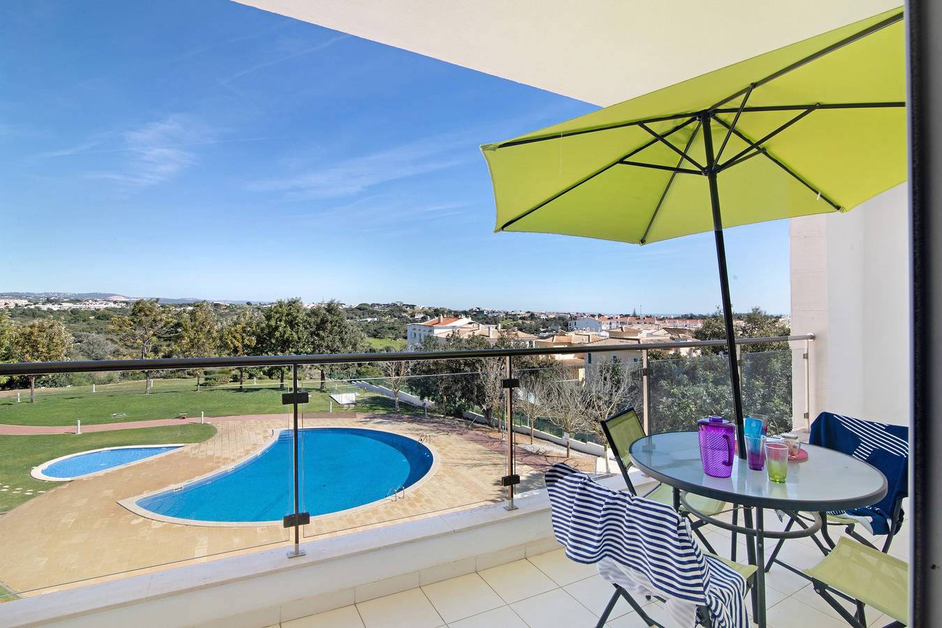 Apartamento inteiro, Apartamento 'Loft 39' com piscina partilhada, jardim partilhado e acesso Wi-Fi in Albufeira, Distrito de Faro