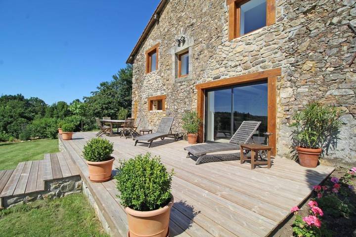 Location de vacances pour 6 personnes, avec terrasse ainsi que piscine et jardin à Condat-sur-Vienne - 3