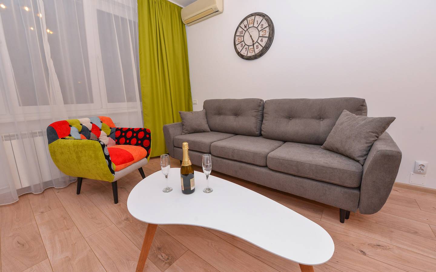 Ganze Wohnung, Athene - Ein Schlafzimmer - neben der Victoria Avenue und den Cismigiu-Gärten in Bukarest, Walachia