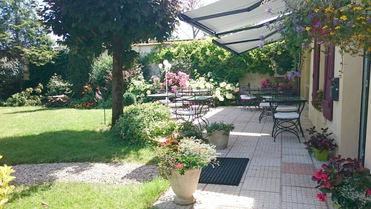 Logis - Hôtel Restaurant Les Tilleuls in Saint-Florentin, Région d'Auxerre