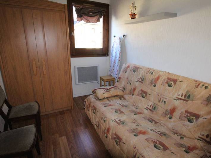 Appartement entier, Luchon T3 balcon sud, parking, petits animaux admis in Luchon-Superbagnères, Bagnères-de-Luchon