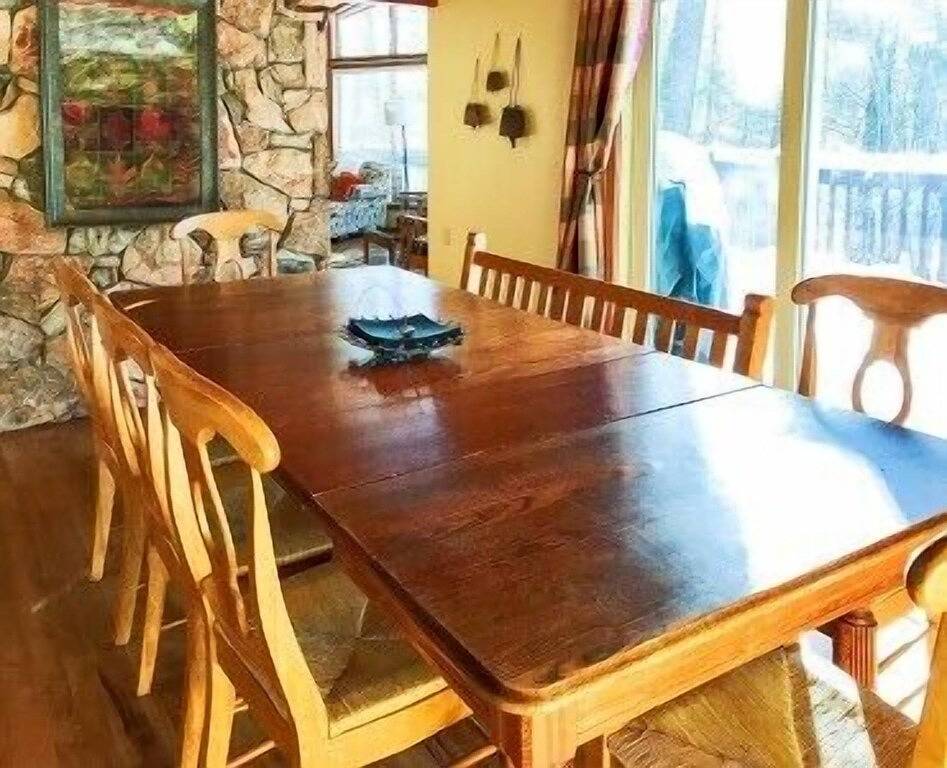 Falcon Cabin:Serene Location Minutes to Hot Pools and Skiing in Regional District of East Kootenay