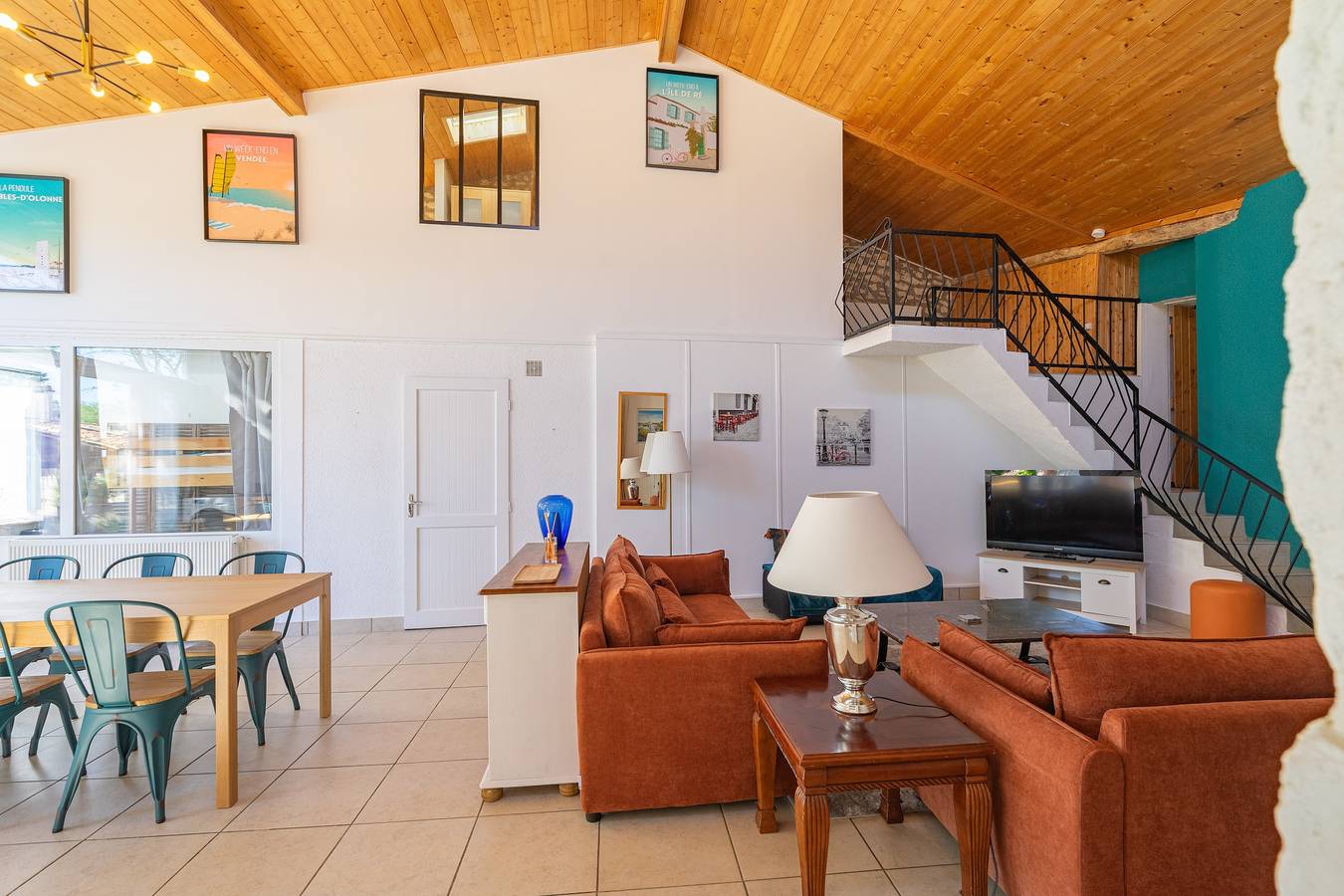 Petite maison "Gîte Le Sun House" avec piscine partagée, terrasse privée et Wi-Fi in Saint-Romain-de-Benet, Région de Saintes