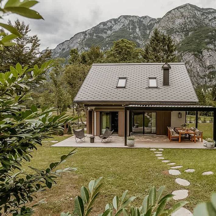 Luxury Chalet with Jacuzzi at Lake Bohinj in Bohinj, Nationaal park Triglav