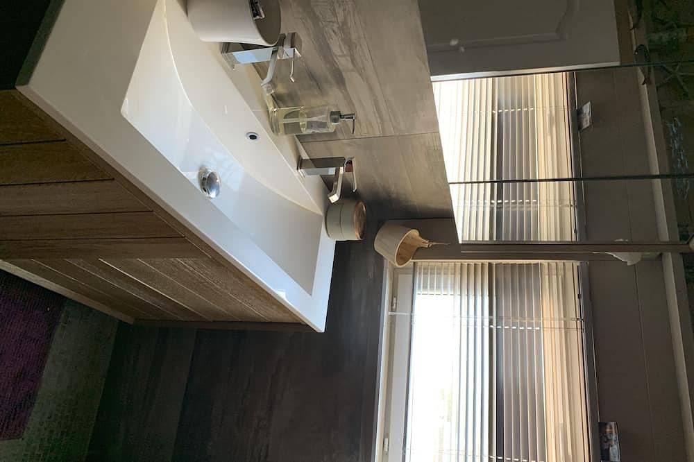Blue coast, 200 metres from the sea, superb view, jacuzzi in Niolon, Le Rove