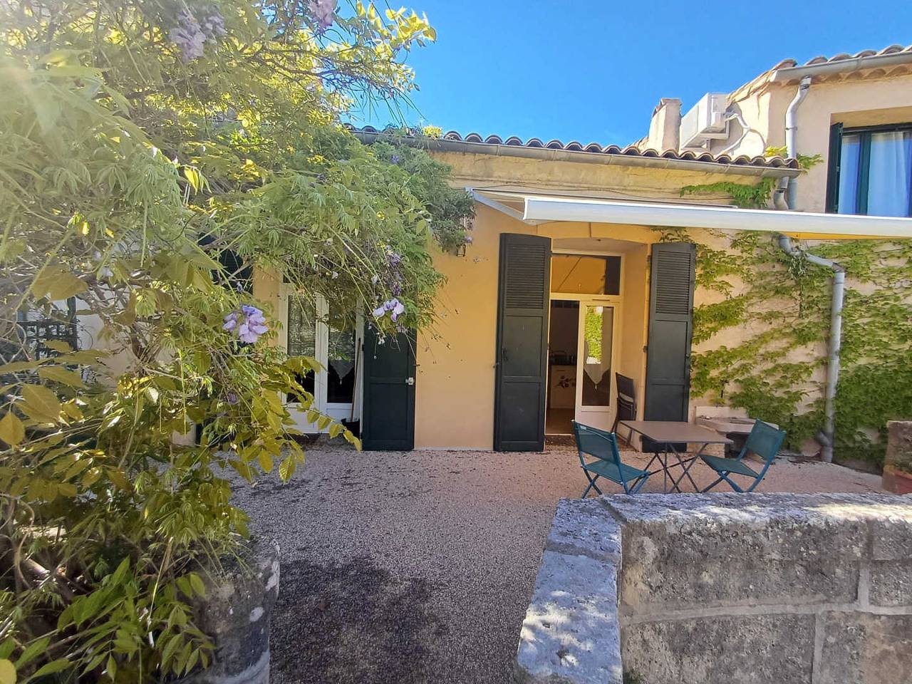 Gîte für 2 Personen mit Terrasse in Poussan, Côte d'Améthyste