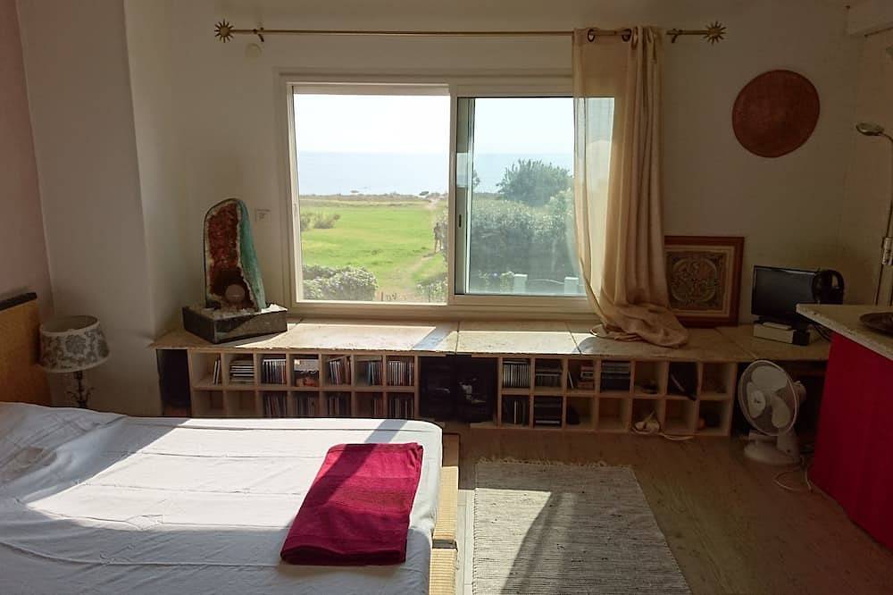 70m from the beach, pretty house 200m2, sea view, 6 bedrooms, 5 bathrooms, 7 wc, enclosed garden, 15 people in Poggio-Mezzana, Corte region