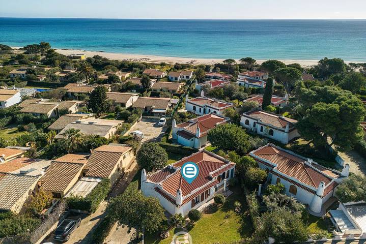 Villa pour 6 personnes, avec Balcon/Terrasse et Jardin à Costa Rei