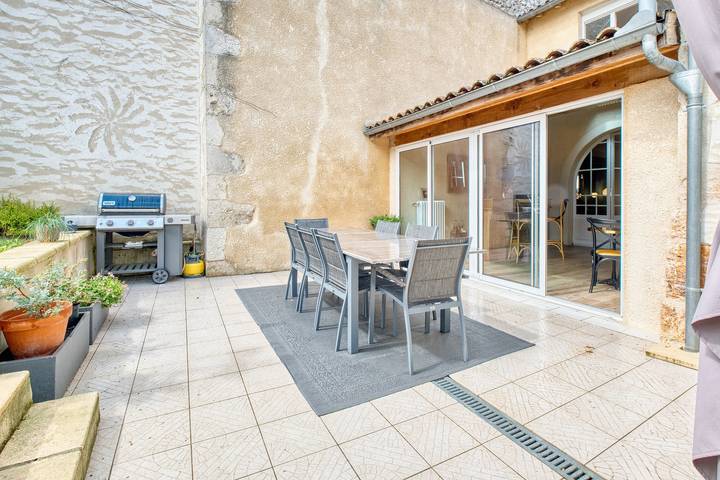 Guest House 'Chambre' with Private Terrace, Shared Garden and Wi-Fi in Eymet, Périgord Pourpre