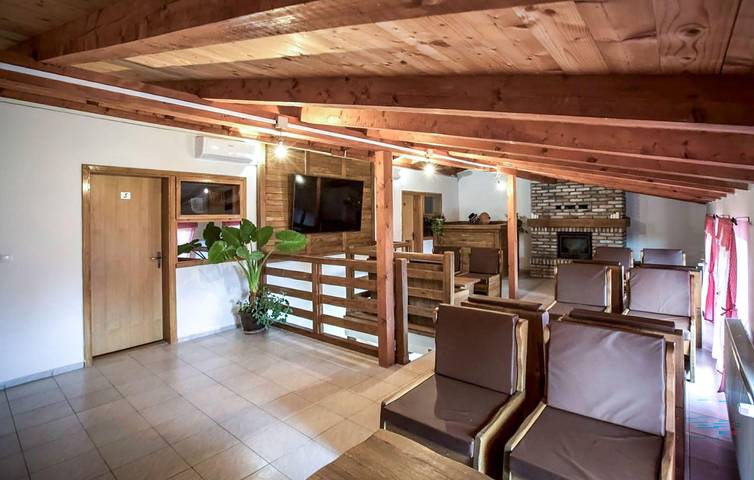 Gemütliche 42 m² große Wohnung mit Terrasse, WLAN, Klimaanlage und Parkplatz in Brod-Posavina