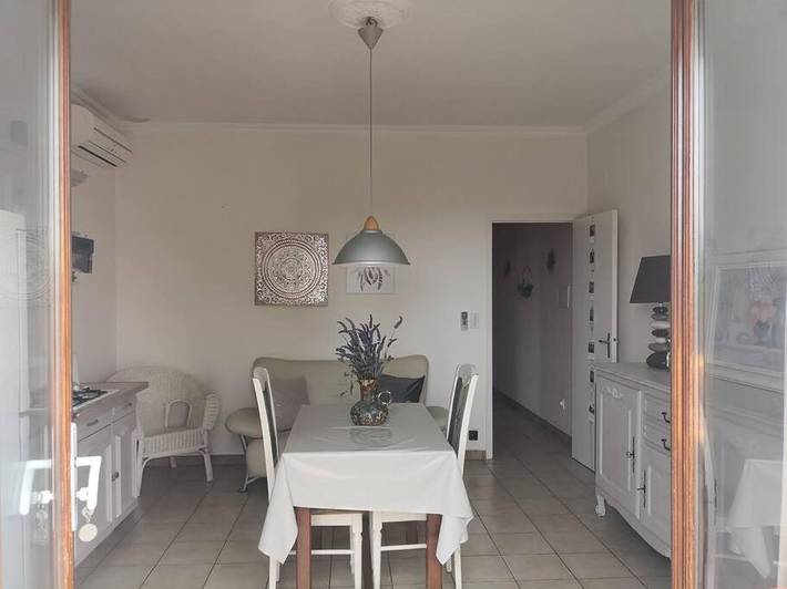 Gîte pour 2 personnes, avec terrasse ainsi que piscine et jardin à Roquecor - 2