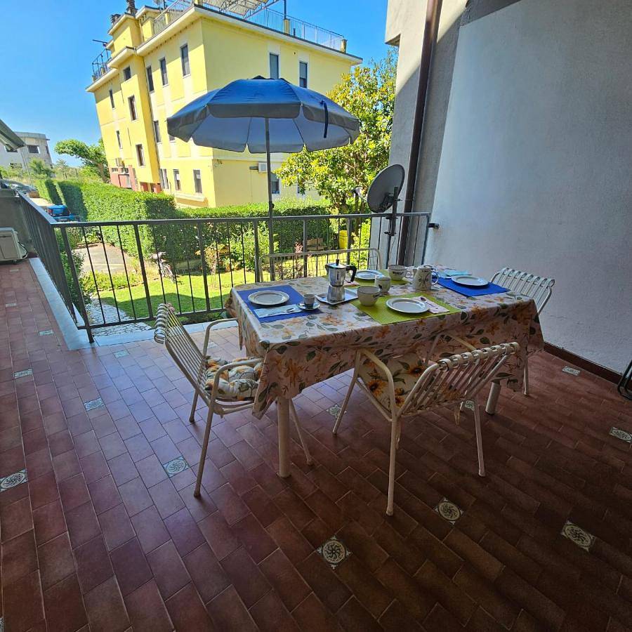 Appartamento intero, Mariluna - Grande terrazza a un passo dal Mare in Marinella di Sarzana, Sarzana