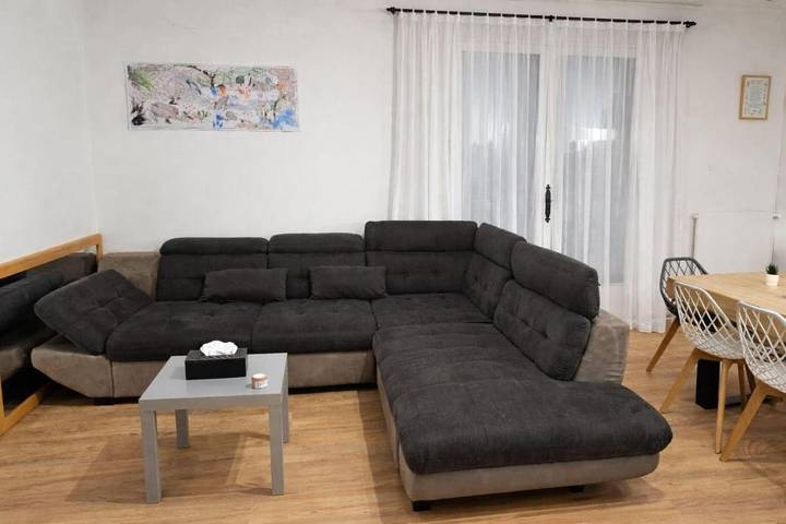 Location de vacances pour 6 personnes, avec terrasse à Sainte-Anastasie-sur-Issole - 2