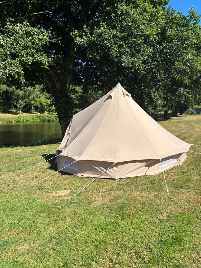 Tente pour 4 personnes, avec jardin et terrasse ainsi que vue et vue sur le lac, animaux acceptés dans Orne - 3