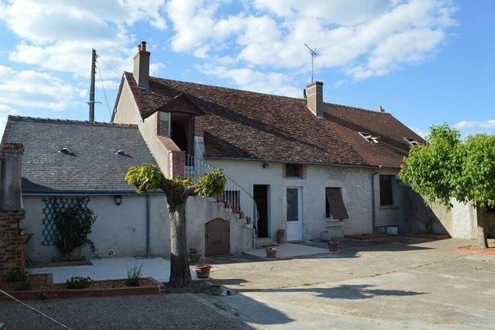 Location de vacances pour 6 personnes, avec jardin à Suèvres