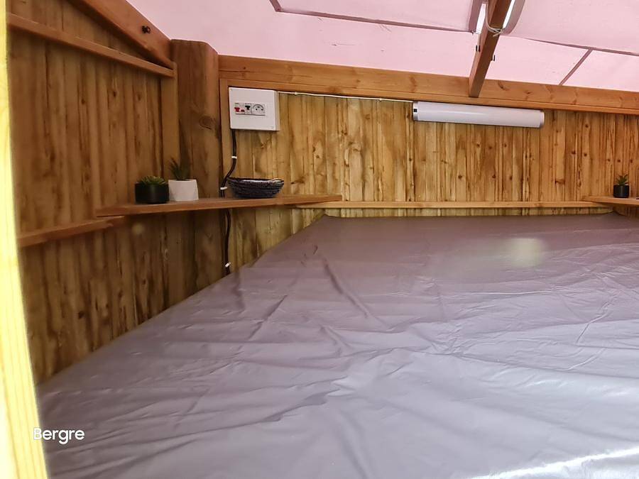Camping Ushuaïa Villages L'estuaire - Unique 2 personnes - Camp'Étoile - Structure bois et toile + électricité - village Vélo in Paimbœuf, Vallée de la Loire