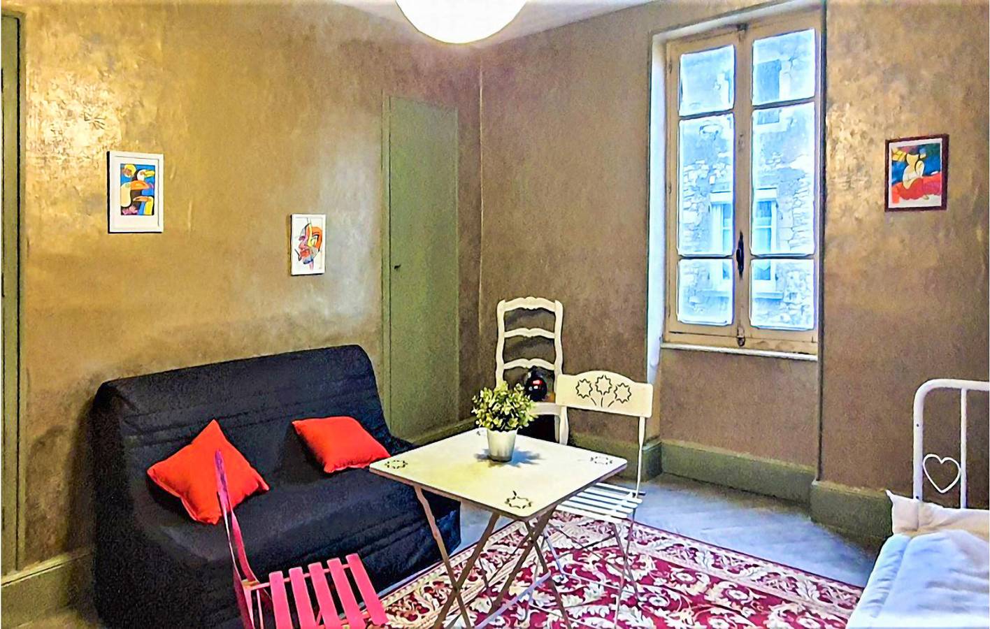 Appartement am Pool mit Parkplatz und Flussblick in Saint-Gervais, Nimes und Umgebung
