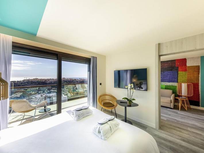 Hôtel pour 4 personnes, avec Terrasse et Jardin ainsi que Piscine et Sauna