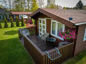 Location de vacances pour 4 personnes, avec terrasse ainsi que vue et jardin dans Kolka